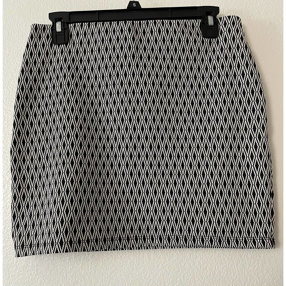 Zara Trafaluc Women`s Lot of 2 Mini Skirts Size M Black/White Fall Collection